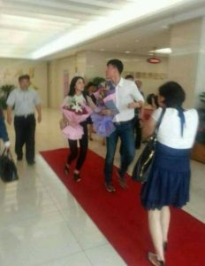 劉翔8日與女友在民政局被拍