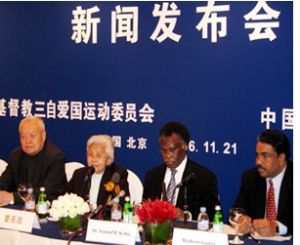 正在中國訪問的世界基督教教會聯合會總幹事撒母爾.考比亞