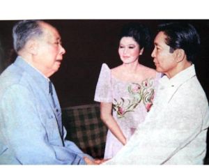 馬科斯夫婦受到毛主席的接見