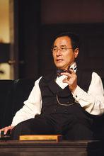 楊立新飾演周朴園