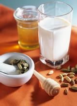 豆蔻牛奶飲 豆蔻牛奶飲