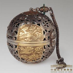 唐鎏金銀香熏 唐鎏金銀香熏