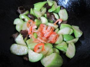 絲瓜木耳炒開洋 絲瓜木耳炒開洋