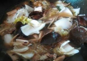 雜蔬菇冬粉煲 雜蔬菇冬粉煲