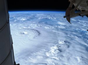 從空中拍攝颱風寶霞為巨大螺旋狀