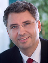 豪夫邁&middot;羅氏有限公司執行總裁：施萬