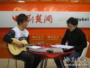 楊晨暉彈唱成名曲《最後一次的承諾》