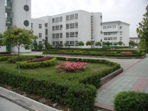 餘姚市朗霞中學