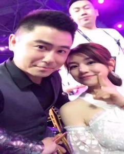 鵬飛老師與“我們一起追過的女神”陳妍希合影留念