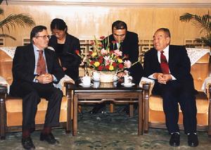 1999年10月6日，全國人大副委員長布赫會見來訪的義大利共產黨人黨眾議院黨團主席圖里奧·格里馬迪。通過會談，中國共產黨與義大利共產黨人黨正式建立友好關係。　
