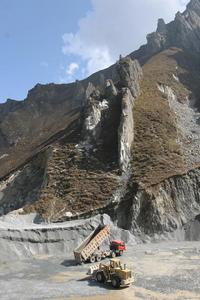 石灰岩礦採礦場