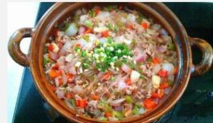 洋蔥肉末冬粉煲 洋蔥肉末冬粉煲