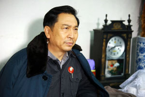 父親趙宇初  畢彥君（飾）