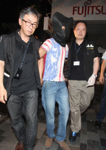 警方憑大廈閉路電視5小時閃電破案，於重慶大廈內拘捕疑涉案的南亞裔男子。