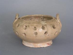 晉青釉鏤空熏爐圖