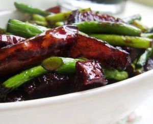 蒜薹紅燒肉 蒜薹紅燒肉