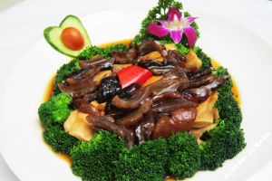 百靈菇扒海參 百靈菇扒海參