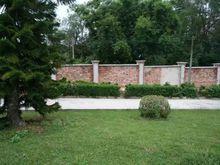 學校開始修建圍牆