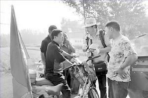 右2為劉占平採訪中