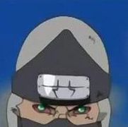 頭上的護額是瀧忍村的標誌