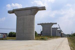 鉸支橋墩 鉸支橋墩