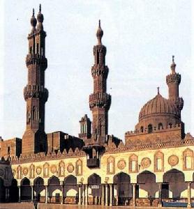 愛資哈爾清真寺地處埃及首都開羅，世界著名的建築之一，世界十大高等學府愛資哈爾大學就源於這座清真寺。