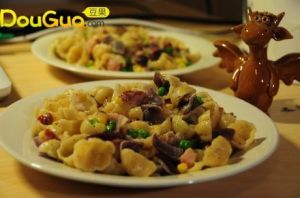 黑胡椒奶油意面 黑胡椒奶油意面