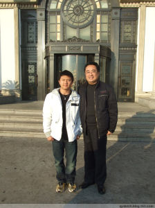 張華與慶雲籍奧運吊環冠軍陳一冰合影