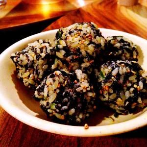 紫菜肉粒芝麻飯糰 紫菜肉粒芝麻飯糰