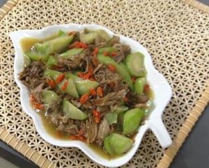 灰樹花炒絲瓜 灰樹花炒絲瓜