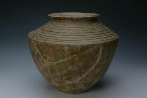 商原始瓷青釉弦紋罐 商原始瓷青釉弦紋罐