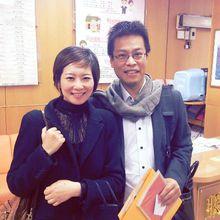 林秉儀（左）與黃重諺（右）完成結婚登記