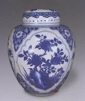 清康熙景德鎮窯青花花卉博古圖蓋罐 清康熙景德鎮窯青花花卉博古圖蓋罐