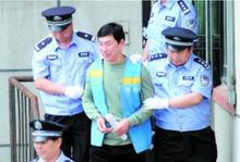 南勇在鐵嶺中級人民法院接受宣判後走出法庭