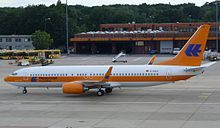 印有“赫伯羅特遊輪”塗裝的一架途易飛波音737-800