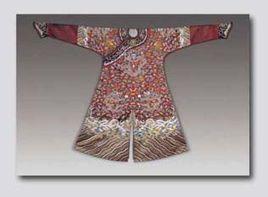 絳色緞緝米珠彩繡雲龍海水江崖紋龍袍 絳色緞緝米珠彩繡雲龍海水江崖紋龍袍