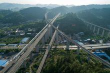 貴廣高速鐵路途經“五洞五橋”區域