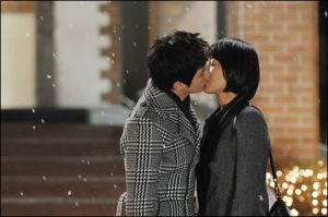 朴時厚尹真熙上演雪中初吻