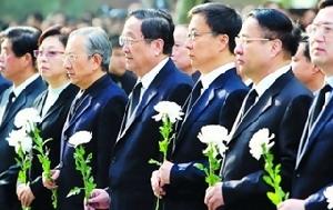 上海市主要領導前往悼念。