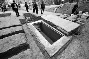 脫脫丞相墓遺址