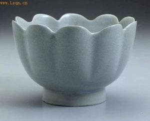 南宋汝窯五棱花口洗 南宋汝窯五棱花口洗