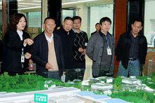 韓宏樹（左2）來恩施市考察