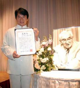成龍東京領取淀川長治獎