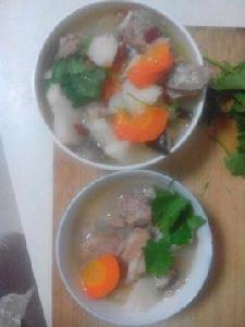 山藥香菇枸杞排骨湯