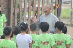 師父與參加夏令營的孩子們