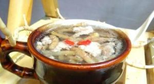 魚腥草裡脊絲湯 魚腥草裡脊絲湯
