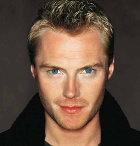 羅南[愛爾蘭男歌手]