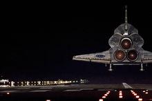 美國奮進號太空梭在佛羅里達著陸