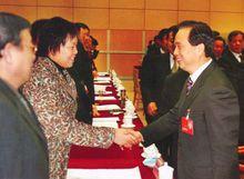 李建國親切接見胡桂花