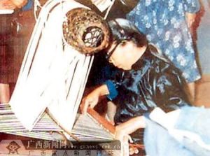 壯錦藝人梁樹英一生都在織機前忙碌